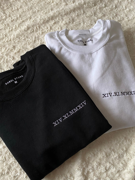 SWEATER Romeinse datum + initialen