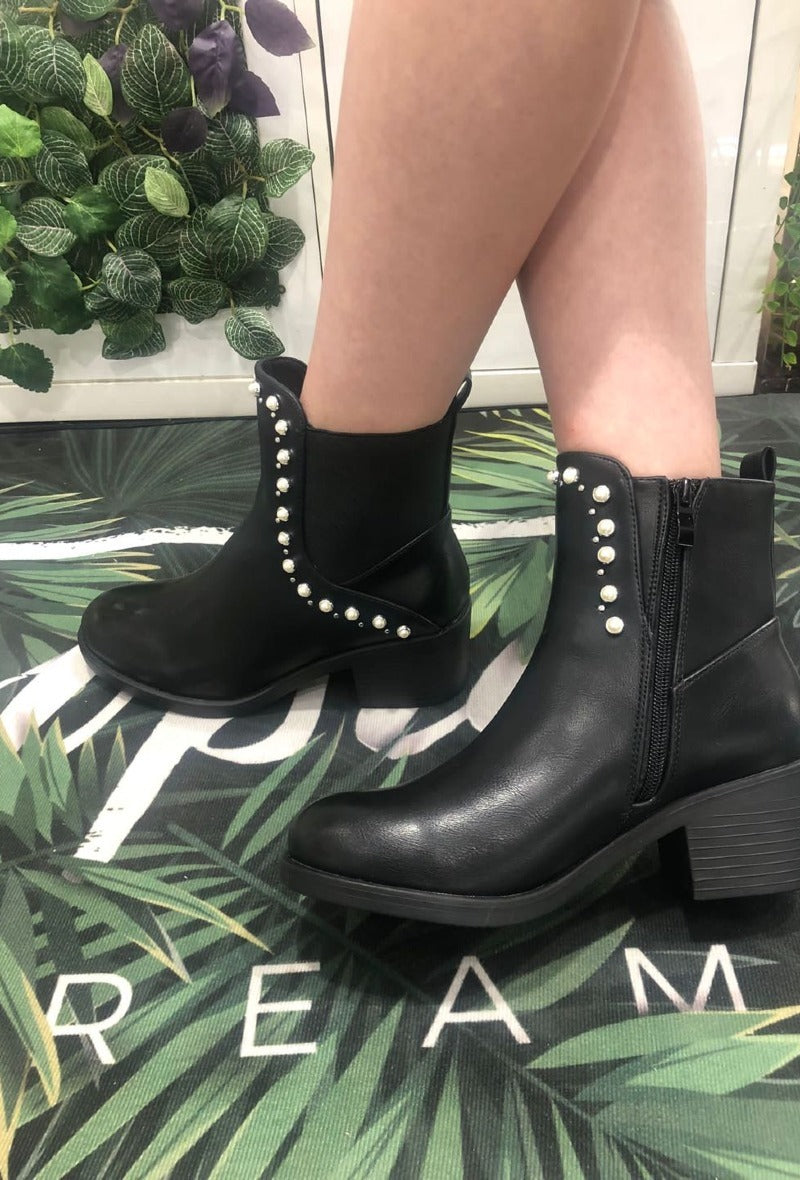 BOOTS Julia